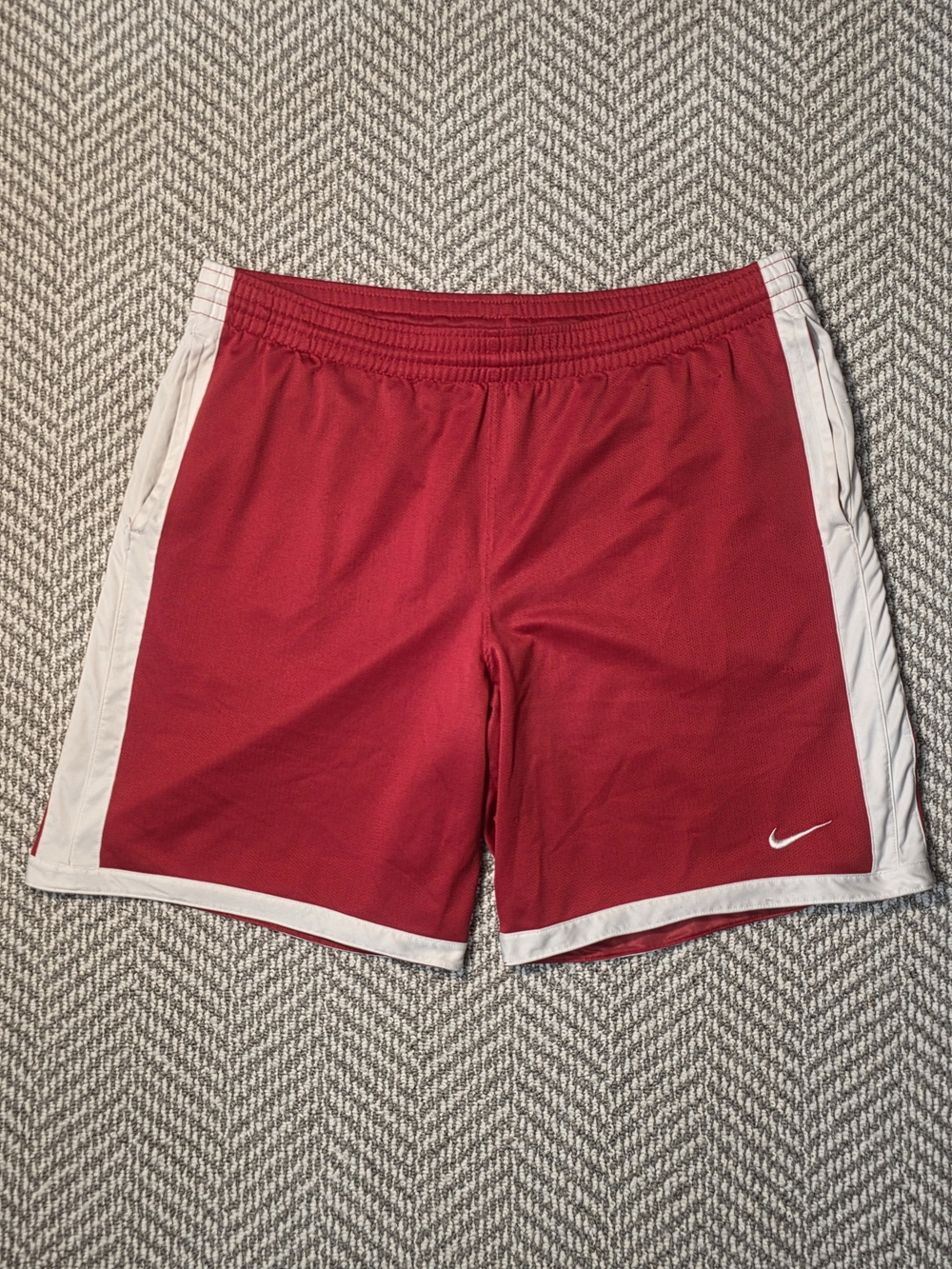 Nike Mens Athletic Shorts XL Red White Stripe Mesh Gym Basketball